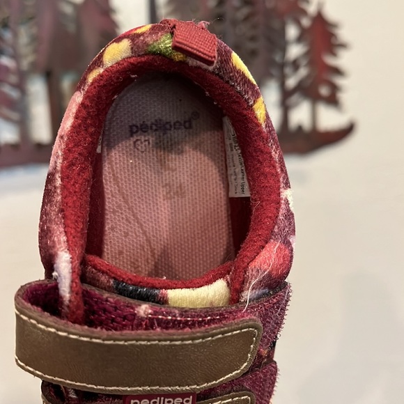 RoseGold/Floral Pediped Sneakers, Size 7.5-8 Toddler - Picture 7 of 9